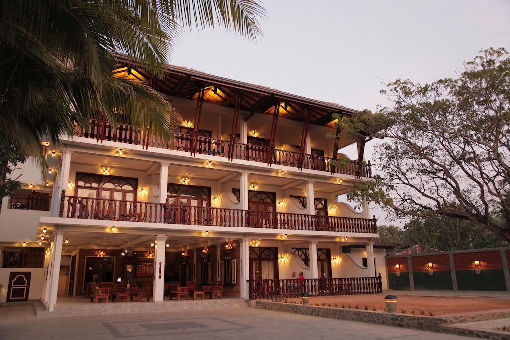 Wunderbar Beach Hotel Bentota Exterior photo