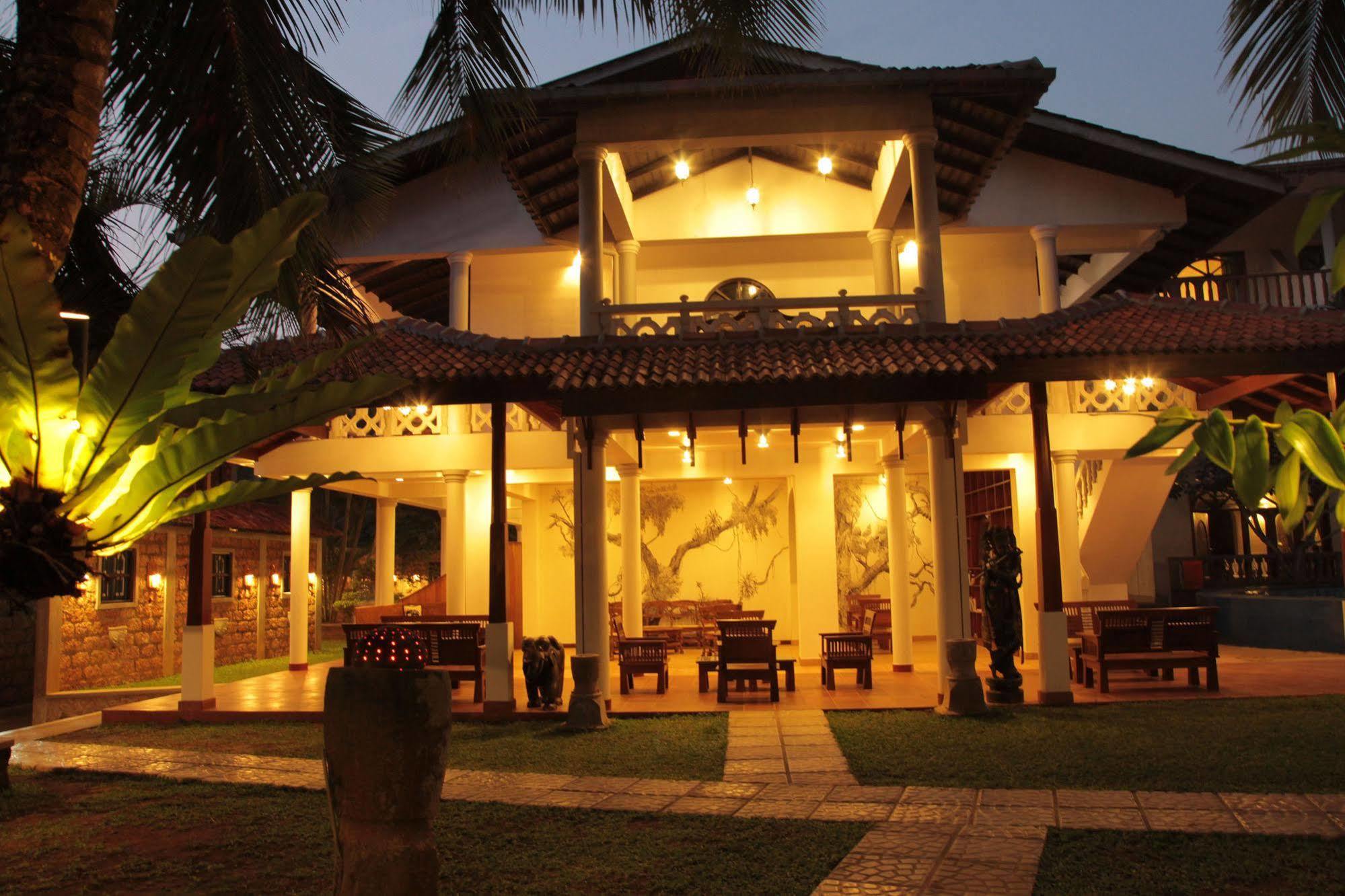 Wunderbar Beach Hotel Bentota Exterior photo